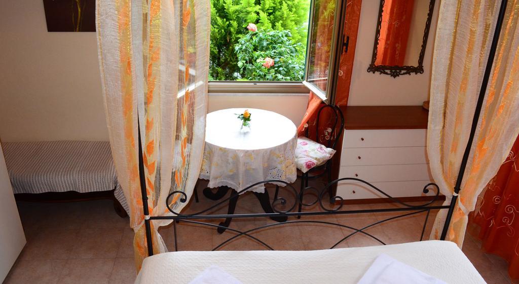 La Casa Delle Rose Room With Air Conditioning La Spezia Exterior foto